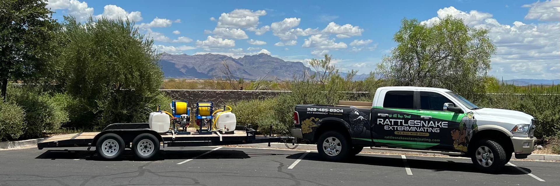 Rattlesnake Exterminating truck and technician on a Tucson job